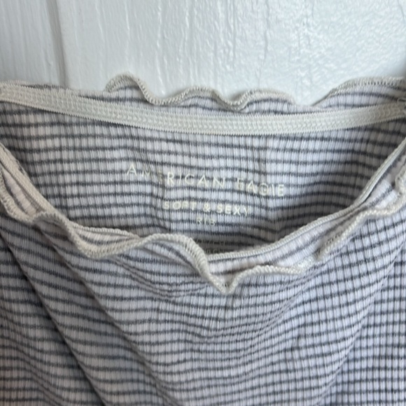 American Eagle Ruffle Cropped Tank - Picture 2 of 4